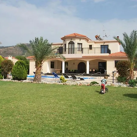 빌라 Marlin Front Luxury - 4 Bedrooms Agia Marina (Northern Cyprus)